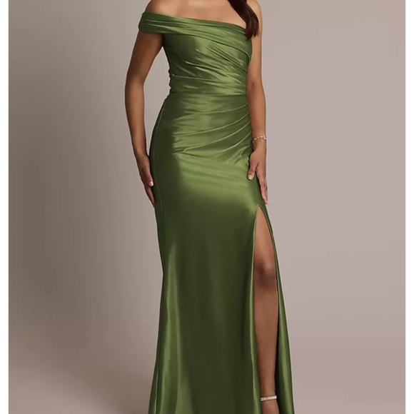 David's Bridal Dresses & Skirts - Sculpting Satin Dress